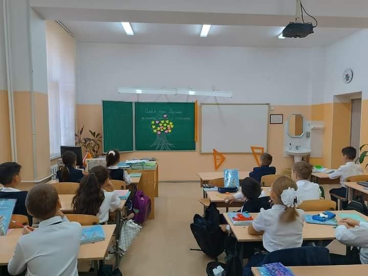 Классный час среди 1-11 классов на тему: "Семья как  Родина должна быть у каждого "