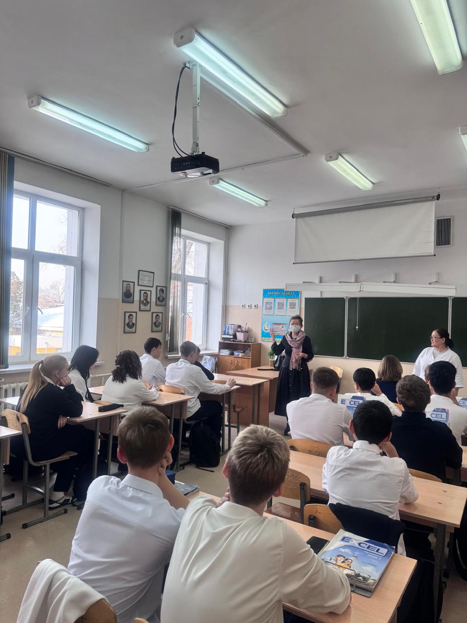 ЖҚТБ-ның алдын алу және оған қарсы күрес бойынша әңгіме/беседа по профилактике и борьбе со СПИДом